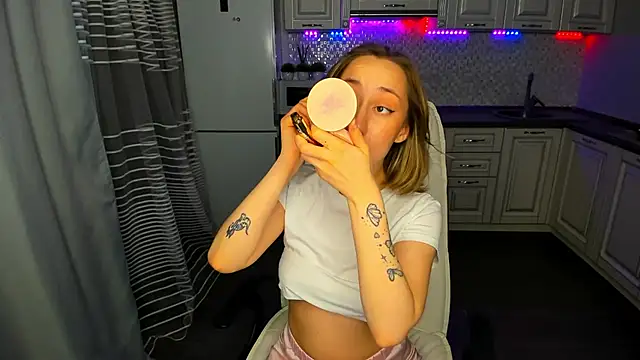 MelodyOfLovee online show from 03-12-25, 09:44