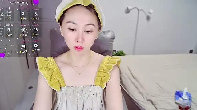 Snapshot of Xiaoyu-G chatting on 02-27-25, 11:10 Xiaoyu-G online show from 02-27-25, 11:10
