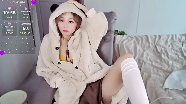 Snapshot of Xiaoyu-G chatting on 03-02-25, 08:16 Xiaoyu-G online show from 03-02-25, 08:16