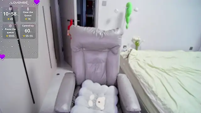 Snapshot of Xiaoyu-G chatting on 03-14-25, 01:37 Xiaoyu-G online show from 03-14-25, 01:37