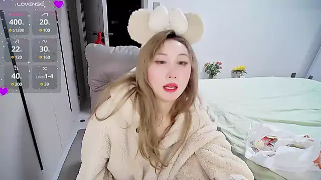 Snapshot of Xiaoyu-G chatting on 03-21-25, 01:13 Xiaoyu-G online show from 03-21-25, 01:13