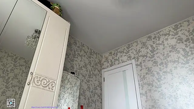 Evvie Summn1 online show from 10-18-25, 08:59