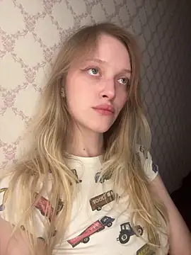 Evvie Summn1 online show from 04-19-26, 02:38