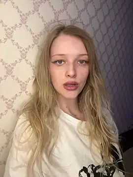 Evvie Summn1 online show from 04-21-26, 01:50