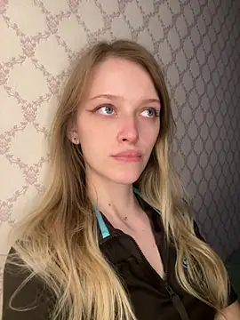 Evvie Summn1 online show from 04-26-26, 02:37