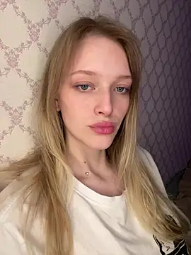 Evvie Summn1 online show from 04-28-26, 03:06