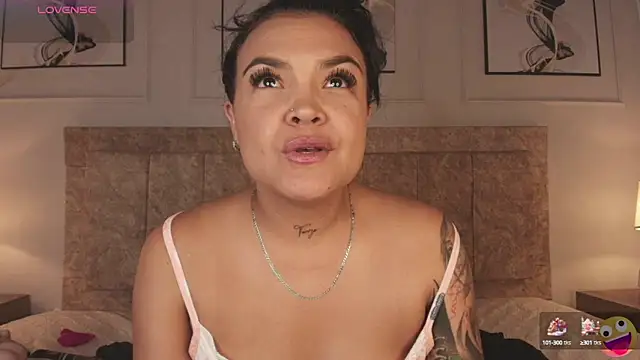 Snapshot of lyn_adamns chatting on 02-10-25, 11:45 lyn adamns online show from 02-10-25, 11:45