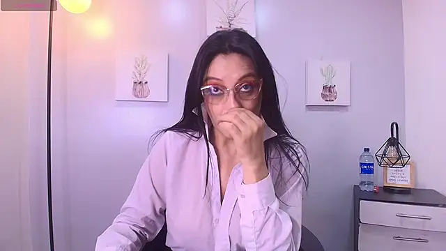 Snapshot of Zuzana21 chatting on 04-28-26, 01:05 Zuzana21 online show from 04-28-26, 01:05