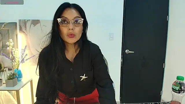 Snapshot of Zuzana21 chatting on 06-09-26, 01:34 Zuzana21 online show from 06-09-26, 01:34