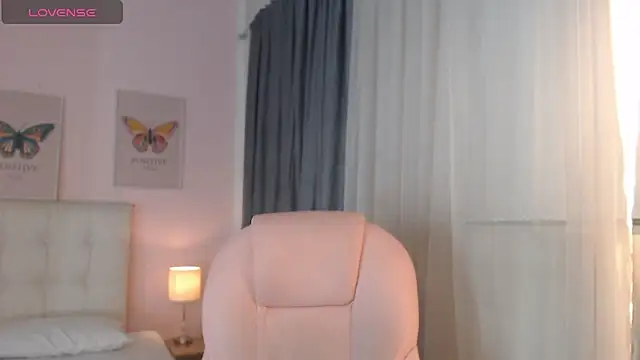 Snapshot of liss_black chatting on 02-15-25, 03:39 liss black online show from 02-15-25, 03:39