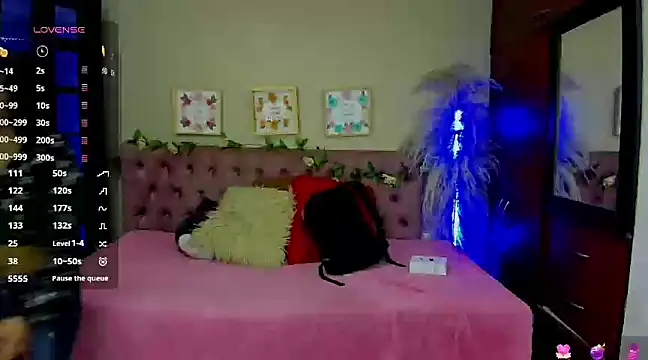 Lia Keen online show from 12-24-24, 08:16