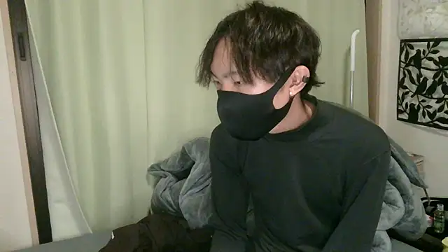 Snapshot of UKI06 chatting on 12-16-24, 12:49 UKI06 online show from 12-16-24, 12:49