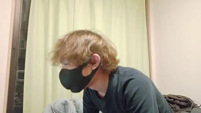 Snapshot of UKI06 chatting on 12-20-25, 02:35 UKI06 online show from 12-20-25, 02:35