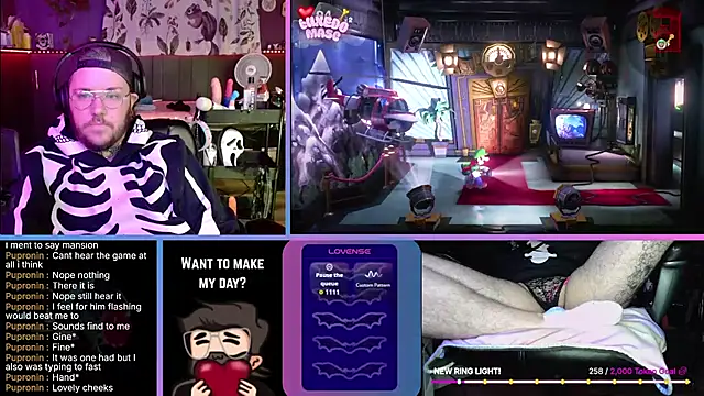 Snapshot of tuxedomasc_95 chatting on 10-09-25, 12:41 tuxedomasc 95 online show from 10-09-25, 12:41