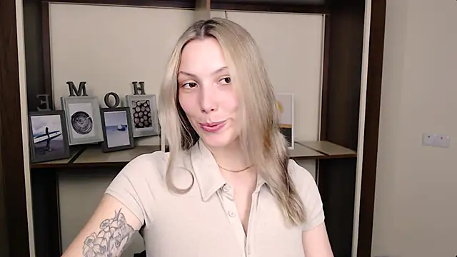 VanessaMay  online show from 03-25-26, 05:08