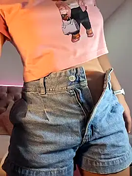 Snapshot of Anal_Luucia chatting on 10-02-25, 12:34 Anal Luucia online show from 10-02-25, 12:34