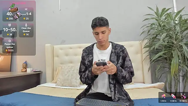 kieran derek online show from 09-28-25, 03:34