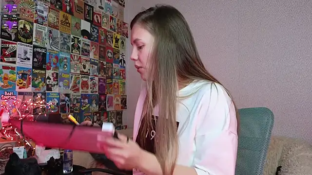 Snapshot of LittleLeen chatting on 09-23-25, 03:59 LittleLeen online show from 09-23-25, 03:59