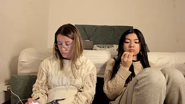 Gabby and Alice online show from 12-14-24, 04:34