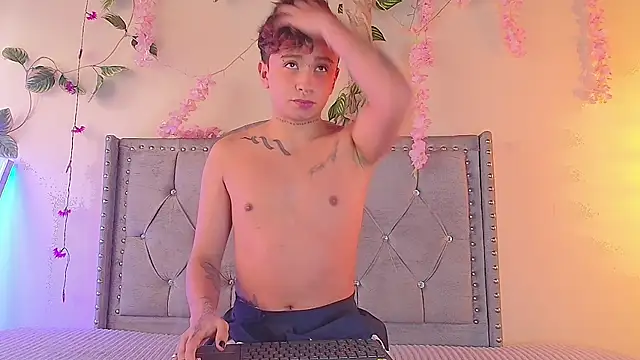 Snapshot of daimond_01 chatting on 11-14-25, 07:01 daimond 01 online show from 11-14-25, 07:01