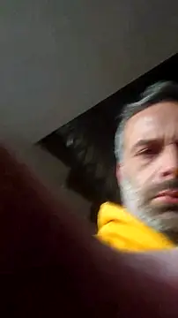 Snapshot of Gianlucazeis chatting on 12-15-25, 02:43 Gianlucazeis online show from 12-15-25, 02:43