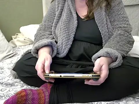 MarthaBriest online show from 10-28-25, 04:27