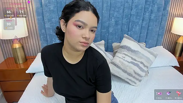 Snapshot of pretty_sunlight_ chatting on 11-05-25, 02:11 pretty sunlight online show from 11-05-25, 02:11