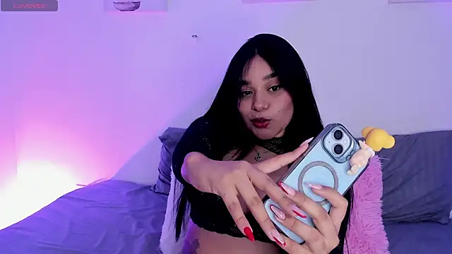 Snapshot of Sofi-James chatting on 02-23-25, 10:09 Sofi-James online show from 02-23-25, 10:09