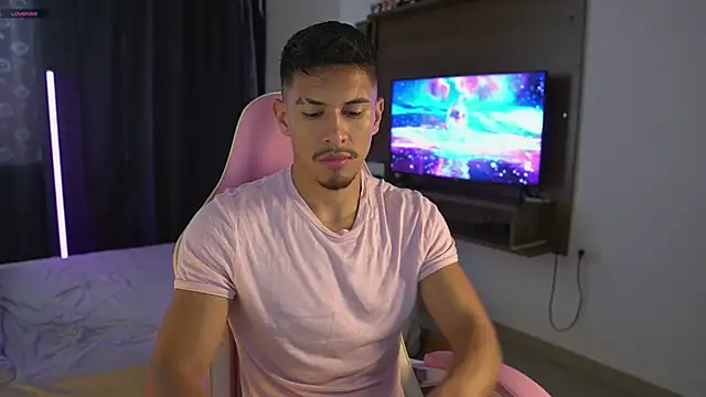 Snapshot of Aaronfox_x chatting on 05-04-26, 08:05 Aaronfox x online show from 05-04-26, 08:05