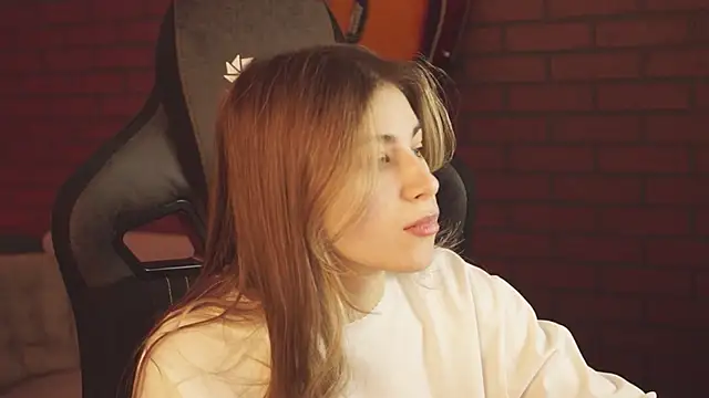 EllieCutes online show from 02-17-25, 05:36