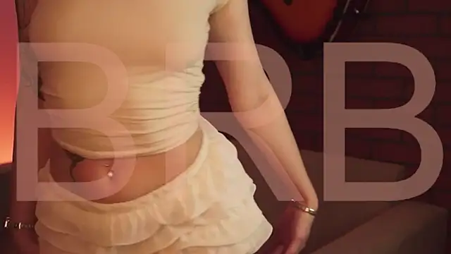 EllieCutes online show from 01-19-26, 05:55