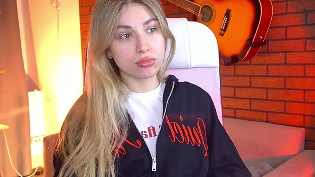 EllieCutes online show from 04-25-26, 09:12