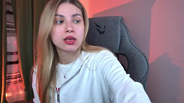 EllieCutes online show from 04-28-26, 05:45