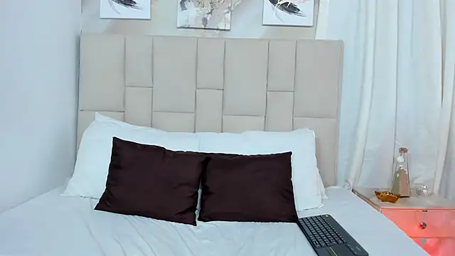 Jaslyn  Smith online show from 12-18-24, 05:21