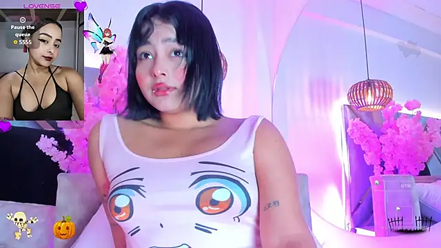 Snapshot of KimVelezz chatting on 10-30-25, 07:14 KimVelezz online show from 10-30-25, 07:14