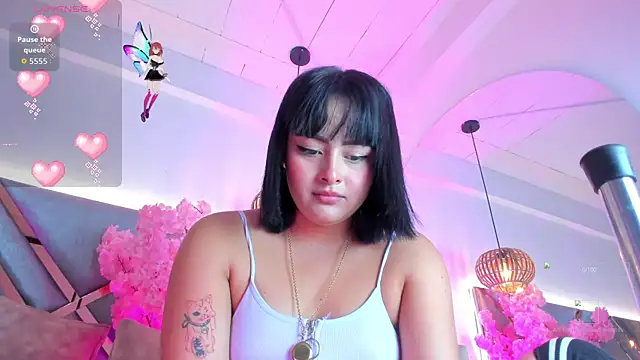 Snapshot of KimVelezz chatting on 12-05-25, 02:20 KimVelezz online show from 12-05-25, 02:20