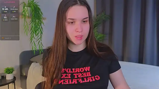 Roxie Mils online show from 12-13-24, 02:38