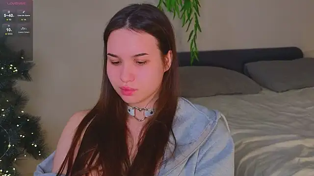 Roxie Mils online show from 01-11-25, 06:12