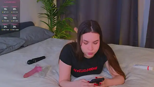 Roxie Mils online show from 01-21-25, 02:59