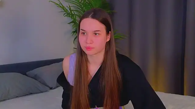 Roxie Mils online show from 01-25-25, 06:24