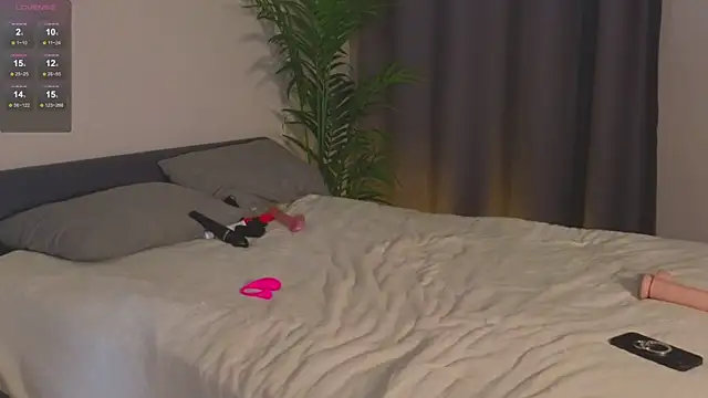 Roxie Mils online show from 02-01-25, 06:08