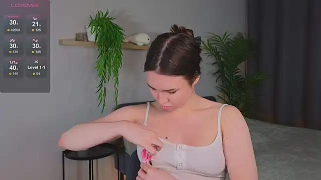 Roxie Mils online show from 02-04-25, 03:26