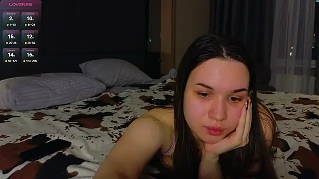 Roxie Mils online show from 03-14-25, 06:29