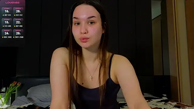 Roxie Mils online show from 03-20-25, 06:09