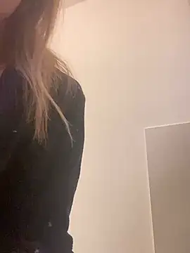 Snapshot of EvaRush chatting on 02-06-25, 07:35 EvaRush online show from 02-06-25, 07:35