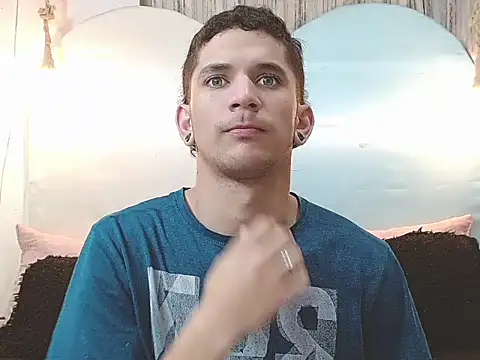 tylor boy online show from 12-18-25, 03:56