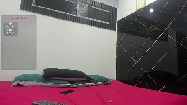 Analiasmith89 online show from 12-21-25, 03:35