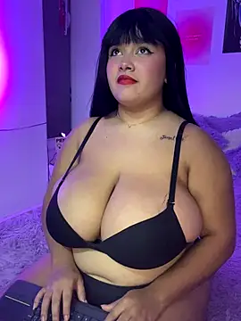 Snapshot of angie_bigboobs_ chatting on 10-13-25, 02:11 angie bigboobs  online show from 10-13-25, 02:11