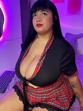 Snapshot of angie_bigboobs_ chatting on 10-21-25, 01:45 angie bigboobs  online show from 10-21-25, 01:45