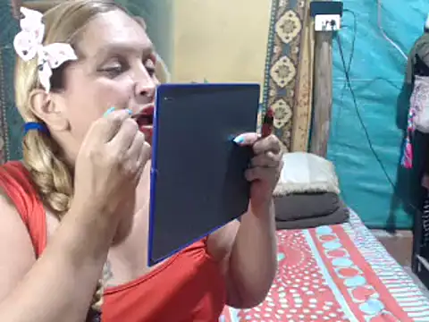 Snapshot of mom_son_dirty chatting on 10-07-25, 10:51 mom son dirty online show from 10-07-25, 10:51